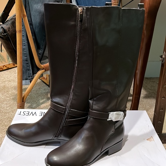 Dark brown 9 west tall boots. Size 8 med - Picture 3 of 3